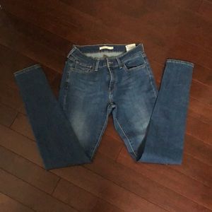 710 Levi’s super skinny jeans size 28